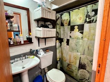 CASA PH PASILLO EN VENTA 2 AMBIENTES CON PATIO