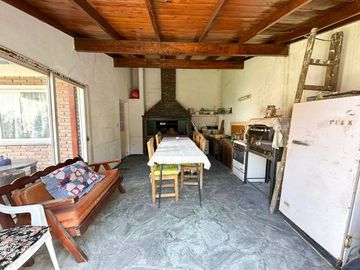 CASA VENTA 4 AMBIENTES CASTELAR LOTE PROPIO