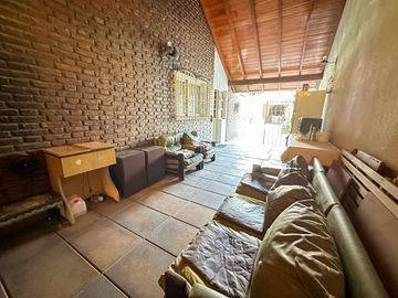 CASA VENTA 4 AMBIENTES CASTELAR LOTE PROPIO
