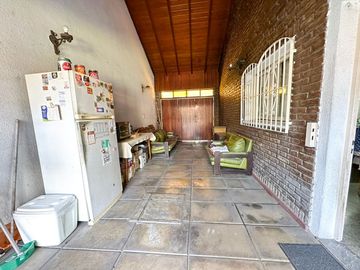 CASA VENTA 4 AMBIENTES CASTELAR LOTE PROPIO