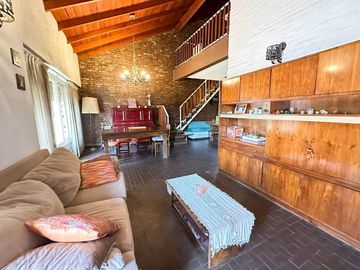 CASA VENTA 4 AMBIENTES CASTELAR LOTE PROPIO