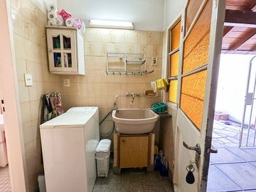 CASA VENTA 4 AMBIENTES CASTELAR LOTE PROPIO