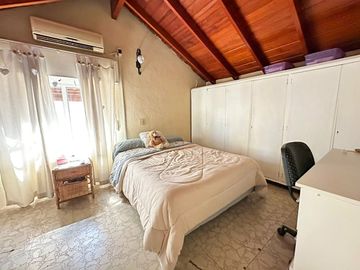 CASA VENTA 4 AMBIENTES CASTELAR LOTE PROPIO