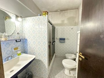 CASA VENTA 4 AMBIENTES CASTELAR LOTE PROPIO