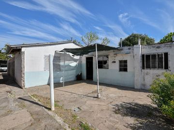Casa VENTA en La Plata 2 dormitorios LOTE 10X40