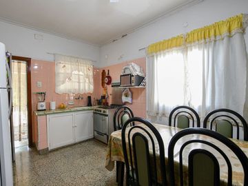 Casa VENTA en La Plata 2 dormitorios LOTE 10X40