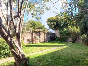 VENTA PH TIPO CASA 5 AMB CASEROS CENTRO PERMUTA