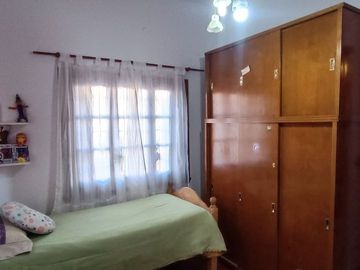 VENTA PH TIPO CASA 5 AMB CASEROS CENTRO PERMUTA
