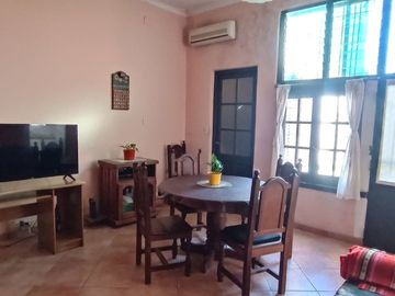 VENTA PH TIPO CASA 5 AMB CASEROS CENTRO PERMUTA