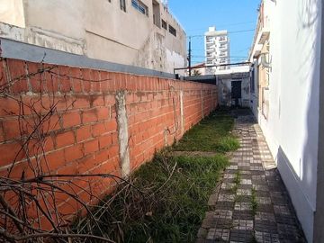 VENTA PH TIPO CASA 5 AMB CASEROS CENTRO PERMUTA