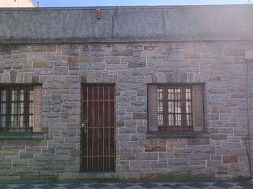VENTA PH TIPO CASA 5 AMB CASEROS CENTRO PERMUTA