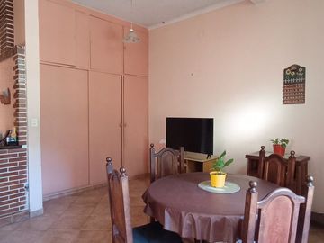 VENTA PH TIPO CASA 5 AMB CASEROS CENTRO PERMUTA