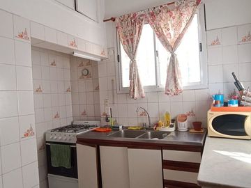 VENTA PH TIPO CASA 5 AMB CASEROS CENTRO PERMUTA