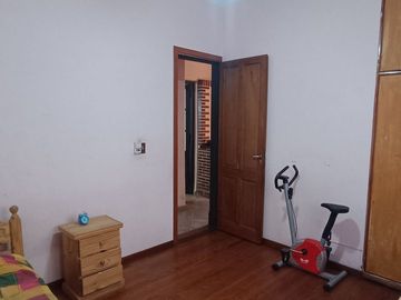 VENTA PH TIPO CASA 5 AMB CASEROS CENTRO PERMUTA