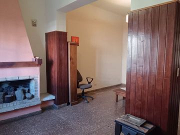 VENTA PH TIPO CASA 5 AMB CASEROS CENTRO PERMUTA