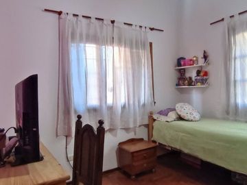 VENTA PH TIPO CASA 5 AMB CASEROS CENTRO PERMUTA