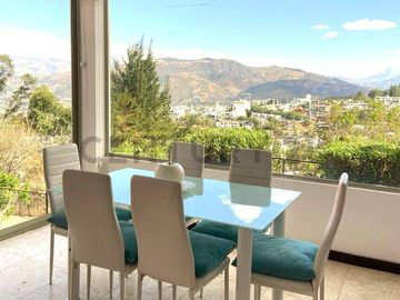 VENTA Casa Moderna y Aterrazada en Altos del Valle