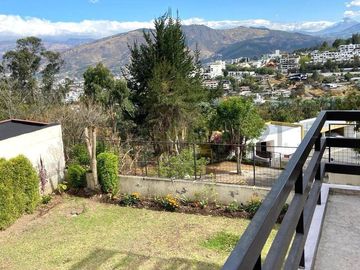 VENTA Casa Moderna y Aterrazada en Altos del Valle