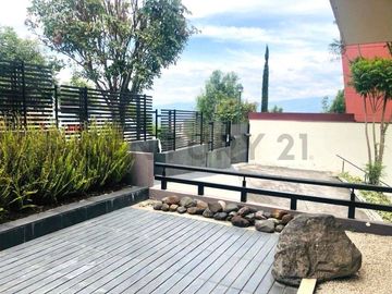 VENTA Casa Moderna y Aterrazada en Altos del Valle