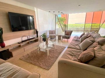 VENTA Casa Moderna y Aterrazada en Altos del Valle