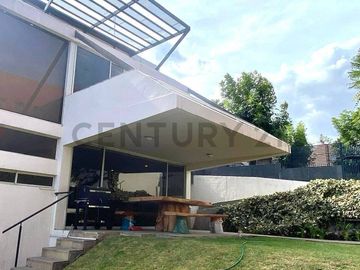 VENTA Casa Moderna y Aterrazada en Altos del Valle