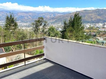 VENTA Casa Moderna y Aterrazada en Altos del Valle