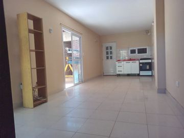 VENTA DUPLEX 3 DORM + TALLER/DEPOSITO B LA DOLFINA