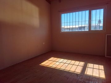 VENTA DUPLEX 3 DORM + TALLER/DEPOSITO B LA DOLFINA