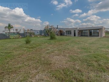 OPORTUNIDAD VENTA CASA San Sebastián A8 MB