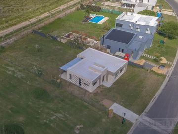 OPORTUNIDAD VENTA CASA San Sebastián A8 MB