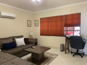 Casa en venta en Colonial La Sierra, San Pedro Garza García, Nuevo León