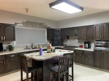 Casa en venta en Colonial La Sierra, San Pedro Garza García, Nuevo León
