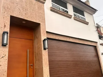 Casa en venta en Las Cumbres, Monterrey, Nuevo León