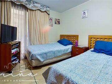 Casa en Venta en Casa ubicada en calle Joaquin Cerda, entre Luis Pasteur y Av Manquehue Norte