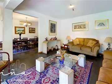 Casa en Venta en Casa ubicada en calle Joaquin Cerda, entre Luis Pasteur y Av Manquehue Norte