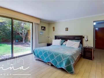 Casa en Venta en Casa ubicada en calle Joaquin Cerda, entre Luis Pasteur y Av Manquehue Norte
