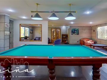 Casa en Venta en Casa ubicada en calle Joaquin Cerda, entre Luis Pasteur y Av Manquehue Norte