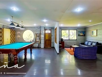 Casa en Venta en Casa ubicada en calle Joaquin Cerda, entre Luis Pasteur y Av Manquehue Norte