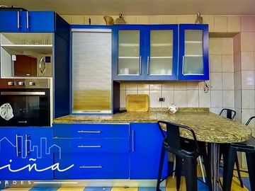 Casa en Venta en Casa ubicada en calle Joaquin Cerda, entre Luis Pasteur y Av Manquehue Norte