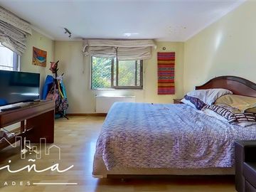 Casa en Venta en Casa ubicada en calle Joaquin Cerda, entre Luis Pasteur y Av Manquehue Norte