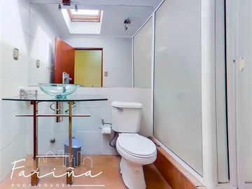 Casa en Venta en Casa ubicada en calle Joaquin Cerda, entre Luis Pasteur y Av Manquehue Norte