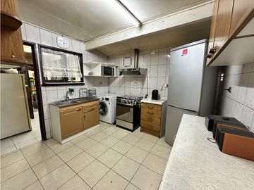 AMPLIA CASA HABITACIONAL O COMERCIAL EN VILLA DON MAX VALDIVIA