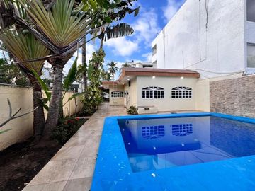 CASA DE UN SOLO NIVEL CON ALBERCA EN ZONA RESIDENCIAL EN MANZANILLO