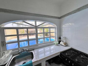 CASA DE UN SOLO NIVEL CON ALBERCA EN ZONA RESIDENCIAL EN MANZANILLO