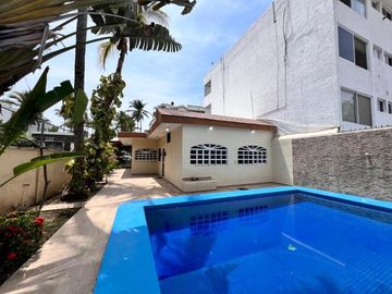 CASA DE UN SOLO NIVEL CON ALBERCA EN ZONA RESIDENCIAL EN MANZANILLO