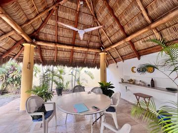 CASA DE UN SOLO NIVEL CON ALBERCA EN ZONA RESIDENCIAL EN MANZANILLO