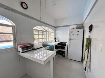 CASA DE UN SOLO NIVEL CON ALBERCA EN ZONA RESIDENCIAL EN MANZANILLO