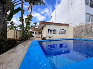 CASA DE UN SOLO NIVEL CON ALBERCA EN ZONA RESIDENCIAL EN MANZANILLO