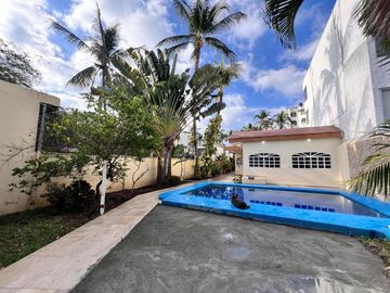 CASA DE UN SOLO NIVEL CON ALBERCA EN ZONA RESIDENCIAL EN MANZANILLO