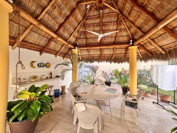 CASA DE UN SOLO NIVEL CON ALBERCA EN ZONA RESIDENCIAL EN MANZANILLO